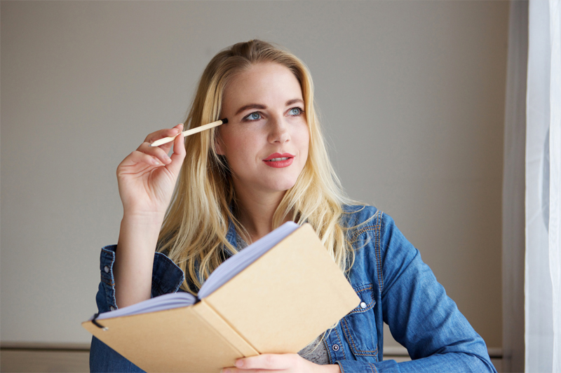 picture of blonde with book and pencil